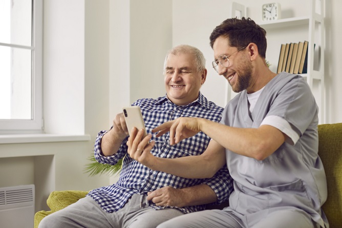 helping-seniors-stay-connected-with-loved-ones